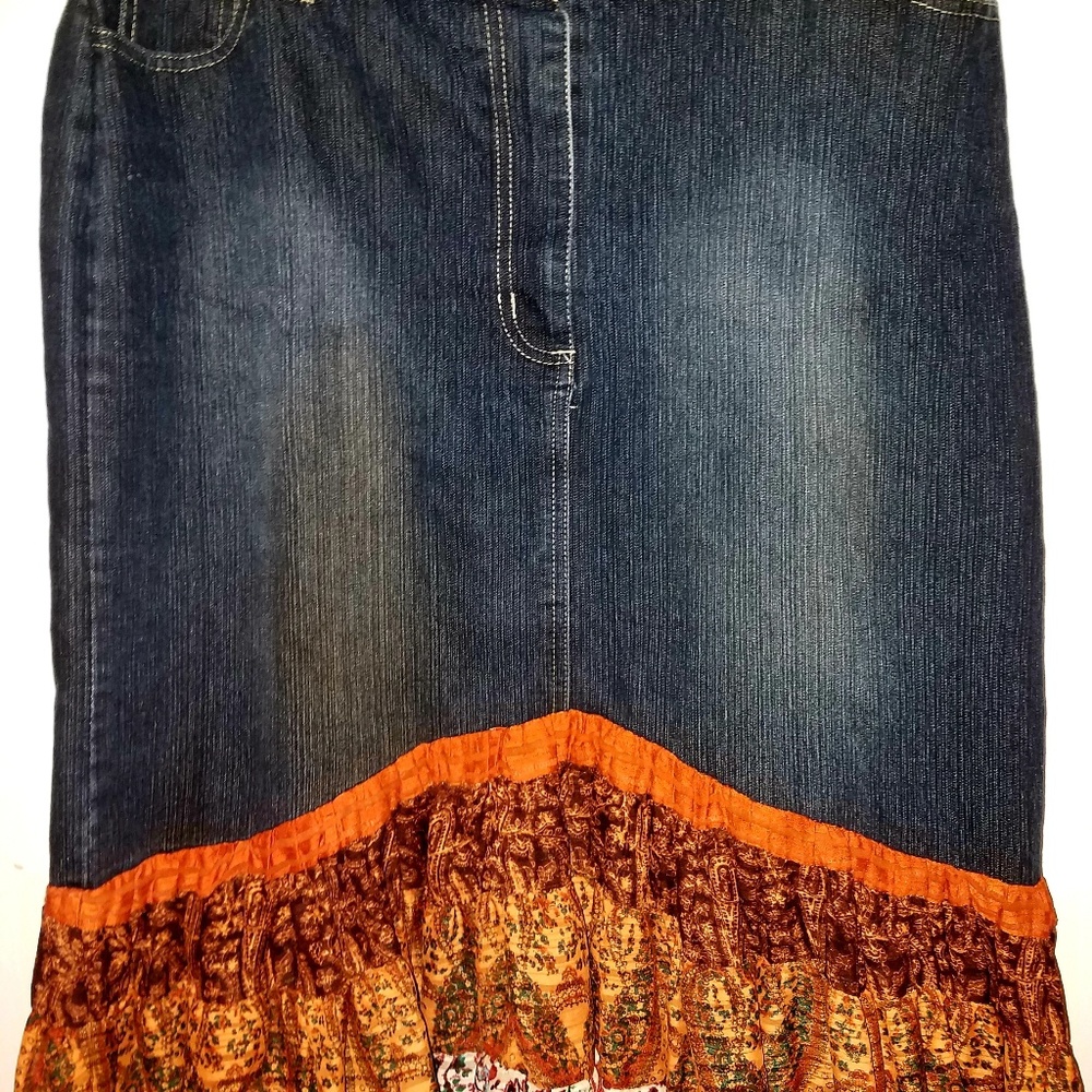 What's hot stretch denim skirt